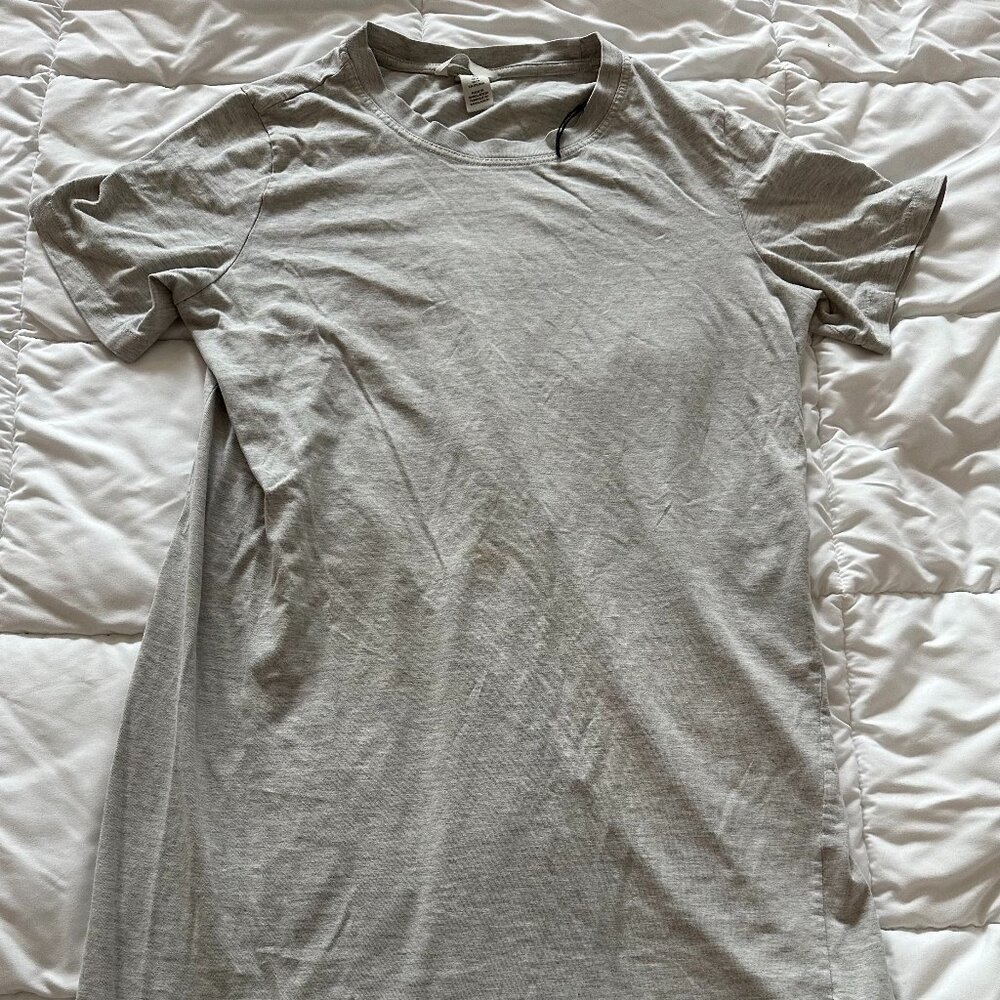 H&M LIGHT GREY T-SHIRT DRESS – SIZE M RELAXED FIT, SOFT FABRIC (98% COTTON)